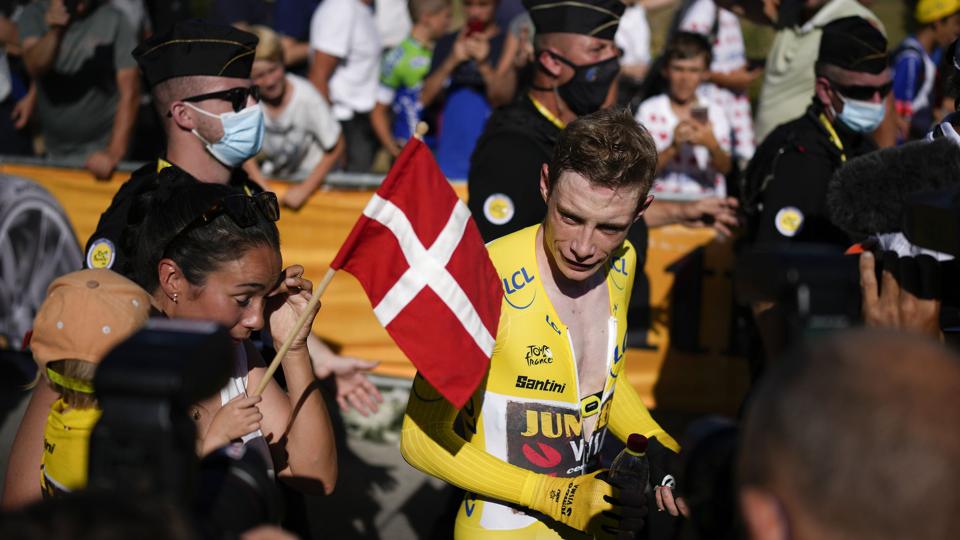 Den danske cykelstjerne Jonas Vingegaard vil blive hyldet, når han lander i København onsdag. <i>Daniel Cole/Ritzau Scanpix</i>