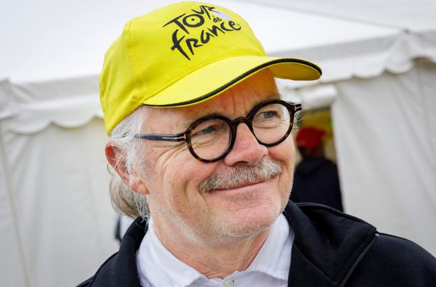 Smilet over Vingegaards triumf er bredt hos Ole Iversen men han er ked af, at der ikke bliver mulighed for at hylde den lokale cykelhelt i Thisted. <i>Foto: Henrik Bo</i>
