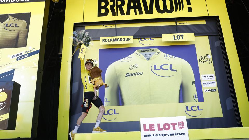 Jonas Vingegaard vinder Tour de France samlet, når han krydser målstregen i Paris søndag. <i>Gonzalo Fuentes/Reuters</i>