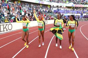 Jamaicas sprinterstjerner knækket i stafetløb ved atletik-VM