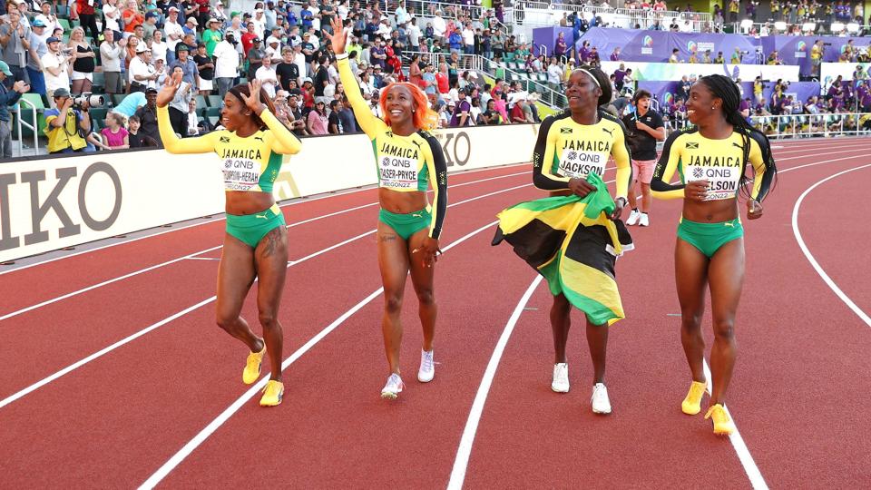 Jamaicas kvinder vandt sølv ved 4 x 100 meter stafet ved VM i atletik i Oregon, hvor de kom i mål bare 0,04 sekunder senere end kvinderne fra USA. <i>Ezra Shaw/Ritzau Scanpix</i>