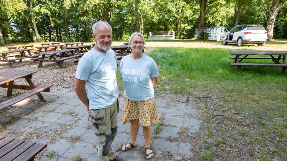 Jesper Albrechtsen og Mette Rask nyder at være med til at få Bålhøj Festival op at stå. Det er der flere grunde til. <i>Foto: Kim Dahl Hansen</i>