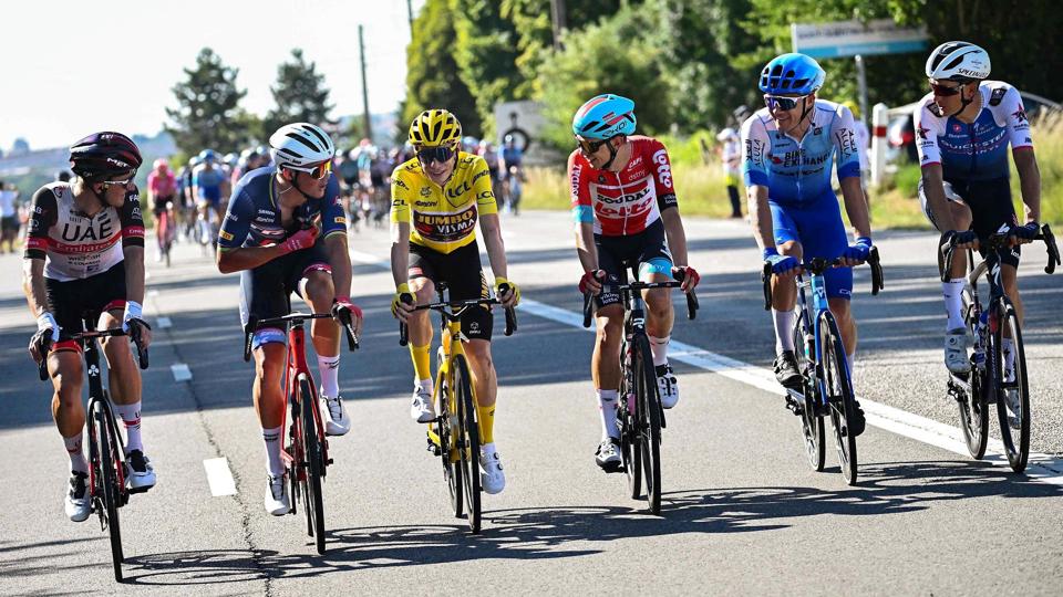 De danske ryttere leverede store præstationer under Tour de France. Her er de tilbageværende seks samlet på sidste etape søndag. <i>Marco Bertorello/Ritzau Scanpix</i>