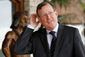 Den vigtige nordirske fredsforhandler David Trimble er død