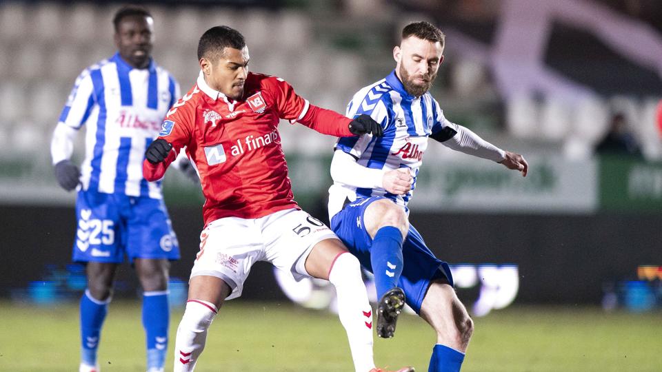 Janus Drachmann (th.), der her ses i sin OB-tid, har ikke været på banen fra start for AC Horsens i de to første Superliga-kampe. (Arkivfoto) <i>Claus Fisker/Ritzau Scanpix</i>