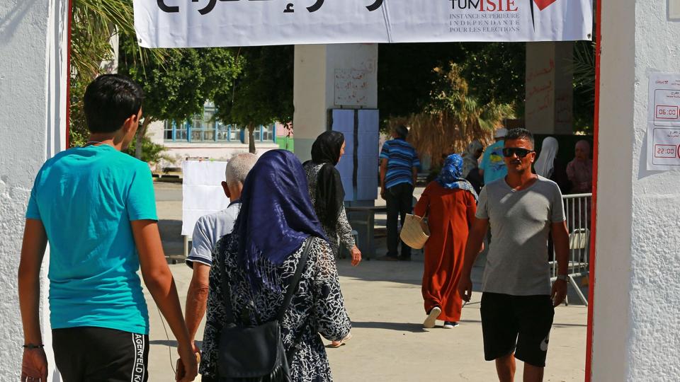 Tuneserne går til valgstederne for at stemme om en ny forfatning i det nordafrikanske land. <i>Anis Mili/Ritzau Scanpix</i>