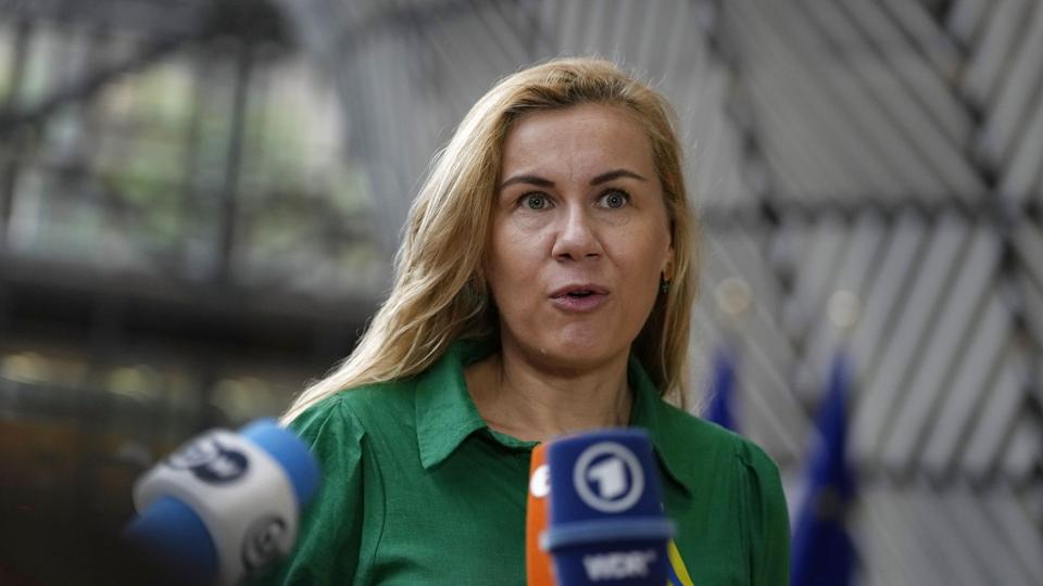 EU-Kommissær for energi, Kadri Simson, erkender, at nogle EU-lande ønsker undtagelser fra EU-Kommissionens forslag om at reducere gasforbrug med 15 procent. Men hun forventer alligevel "meningsfulde" reduktioner i aftale, der ventes at lande tirsdag. <i>Virginia Mayo/Ritzau Scanpix</i>