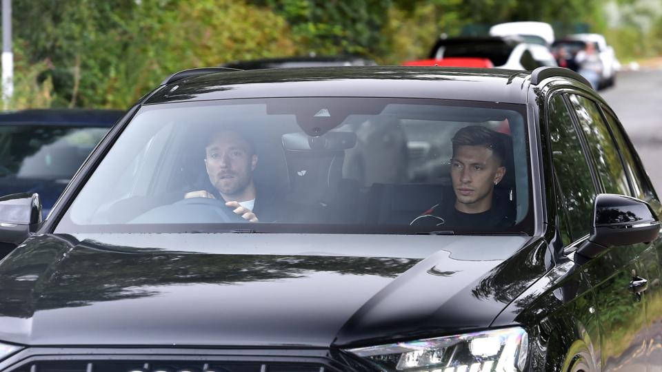 Christian Eriksen ankom til Manchester Uniteds træningsanlæg sammen med en anden ny spiller, Lisandro Martinez. <i>Peter Powell/Ritzau Scanpix</i>
