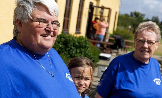 Lene Gertsen og Elsebeth Jensen, to af bestyrelsesmedlemmerne i Tjernobylforeningen, der arrangerer miniferier for ukrainske flygtningefamilier.