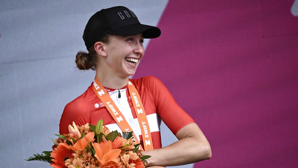 Cecilie Uttrup Ludwig var meget glad, efter at hun tirsdag vandt 3. etape i kvindernes Tour de France. <i>Jeff Pachoud/Ritzau Scanpix</i>
