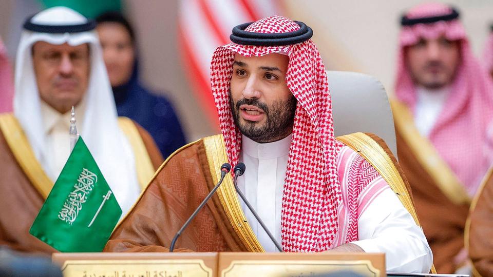 Bin Salman har været genstand for skarp kritik fra det internationale samfund på grund af hans formodede rolle i drabet på Jamal Khashoggi. Det er første gang siden drabet på journalisten, at han besøger Europa. (Arkivfoto). <i>Saudi News Agency/Reuters</i>