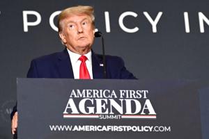 Trump gentager løgne om 2020-valget på besøg i Washington