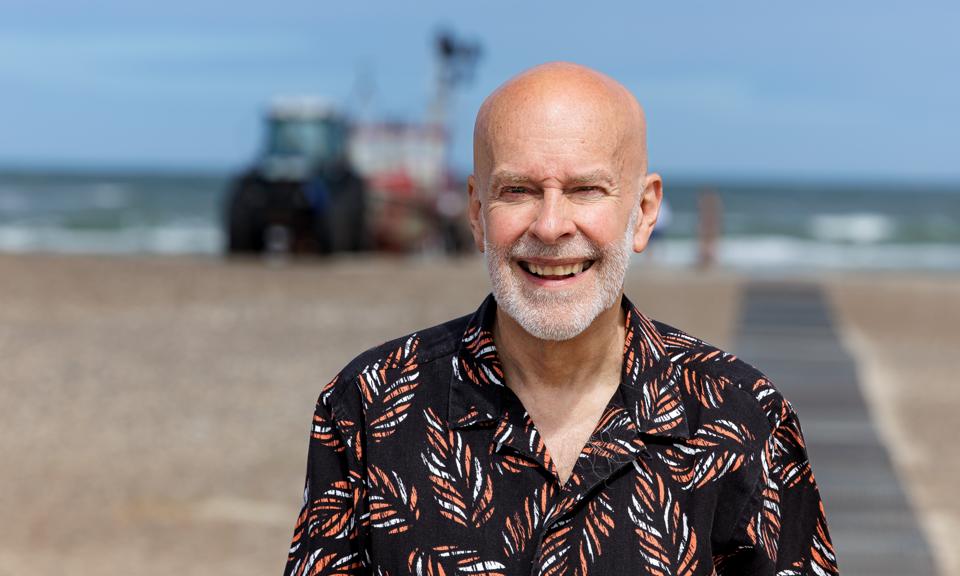Nils Tuxen er en anerkendt guitarist, som har optrådt med blandt andre Samantha Fox, Maggie Reilly, Roger Whittaker og Savage Rose. Han bor til daglig i Hamburg og ferierer hvert år i Slettestrand, hvor han nyder stedets fred og ro.
