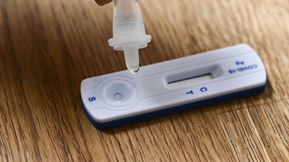 Tre vaccinestik mod corona og tidligere smitte beskytter effektivt mod smitte med den dominerende variant BA.5, viser nyt studie fra SSI. (Arkivfoto). <i>Bernd Wei''BROD/Ritzau Scanpix</i>