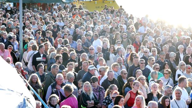 Mange mennesker var onsdag aften til Musik under Trappen i Hirtshals. <i>Foto: Bente Poder</i>