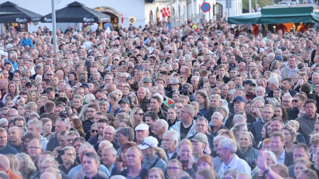 Musik under Trappen samler mange mennesker. <i>Foto: Bente Poder</i>
