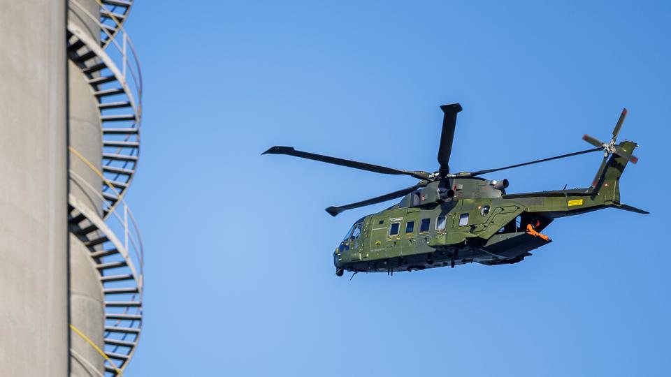 Helikopter fra Joint Rescue and Coordination Center ledte efter en person i vandet ud for Nørre Vorupør. <i>Arkivfoto: Henrik Bo</i>