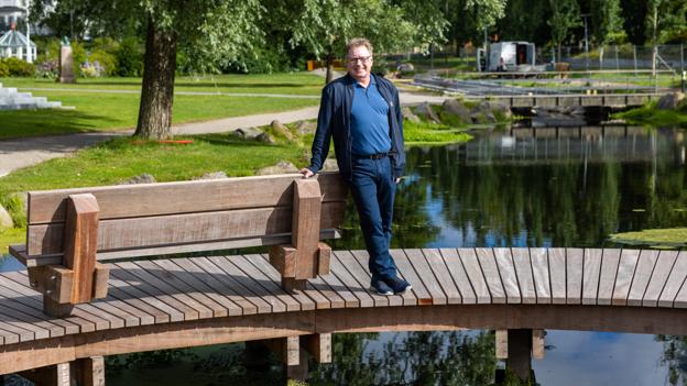 De fornyede kræfter i borgerforeningen, der blandt andet har fået en rund bro op i Aars anlæg i år, er noget af det, der giver Jesper Nielsen tro på en god fremtid for Aars. <i>Foto: Kim Dahl Hansen</i>