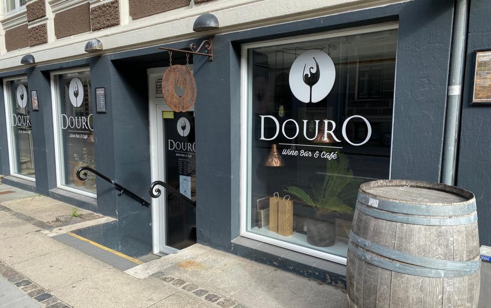 Douro Wine Bar i Danmarksgade har eksisteret de seneste seks år, men onsdag aften meddelte baren på sin Facebook-side, at den havde haft sin sidste åbningsdag. <i>Foto: Thomas Lee Christensen</i>
