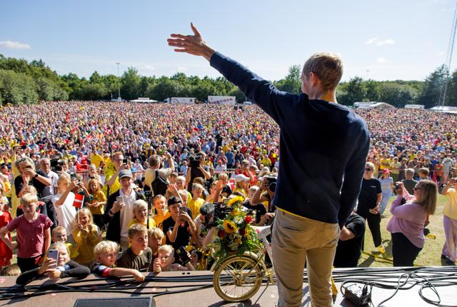 Glyngøre holder stor hjemkomstfest for Tour De France 2022 vinder Jonas Vingegaard og hans kæreste Trine og datter Frida. Hele byen pyntet i gult og med flag og fest over alt. Glyngøre 28. juli 2022