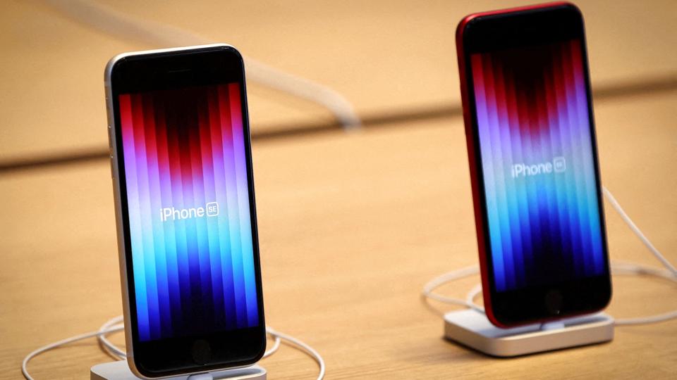 Apples loyale kunder fortsætter med at sikre selskabet et godt salg af hovedproduktet iPhone. (Arkivfoto). <i>Mike Segar/Reuters</i>