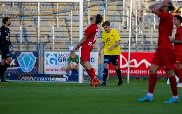 Hobro og Jesper Bøge kæmpede til sidste bloddråbe for at holde Helsingør fra fadet, og det lykkedes lige nøjagtigt på trods af lidt panik før lukketid. <i>Foto: Martél Andersen</i>