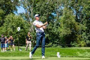 Svensk golfspiller fører i sin debut i udbryderturnering