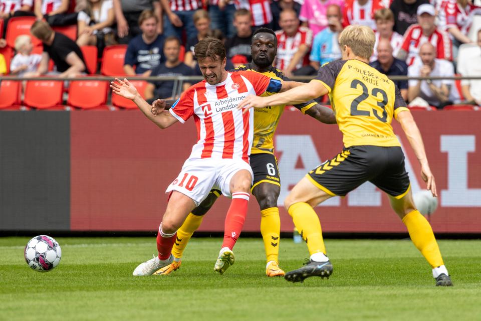 Lucas Andersen og holdkammeraterne skabte rigeligt med chancer mod AC Horsens, men skarpheden foran mål manglede. <i>Foto: Martél Andersen</i>