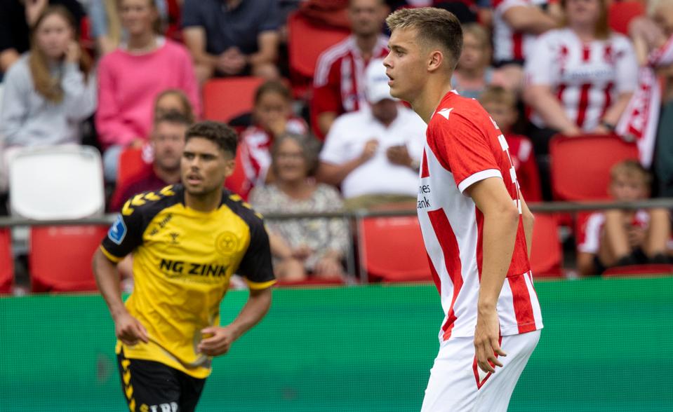 Oliver Ross var nærmest i chok over, at AaB ikke fik scoret. <i>Foto: Martél Andersen</i>