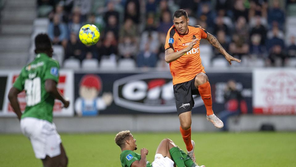 Joel Kabongo i den orange Randers-trøje må indstille karrieren. (Arkivfoto). <i>Bo Amstrup/Ritzau Scanpix</i>