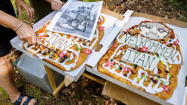 Der blev serveret is og troldekage til at fejre sejren. <i>Foto: Henrik Bo</i>
