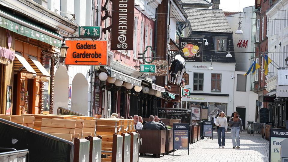 REKOM ejer mange af værtshusene i Jomfru Ane Gade. Aalborg 1. august 2022. <i>Foto: Bente Poder</i>