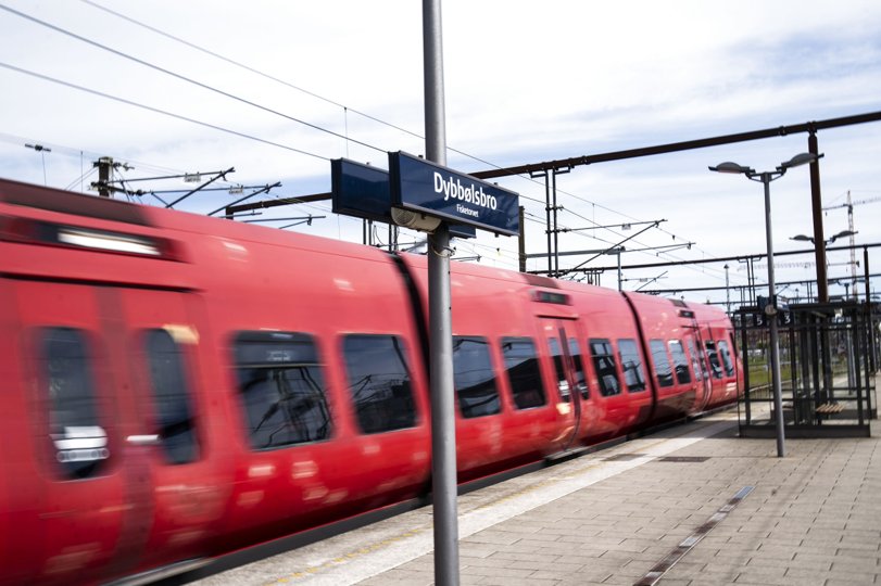 DSB har indsat en vagtpatruljer, der dagligt skal være til stede på 29 togstationer i hovedstadsområdet. Initiativet skal øge trygheden for passagerer og medarbejdere. (Arkivfoto). <i>Martin Sylvest/Ritzau Scanpix</i>