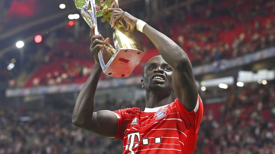 Sadio Mane har erstattet Robert Lewandowski i Bayern München, efter at polakken er skiftet til FC Barcelona. Mane har allerede løftet sit første trofæ med Bayern, efter at holdet for nylig slog RB Leipzig i den tyske Super Cup. <i>Frank Hoermann / Sven Simon/Ritzau Scanpix</i>