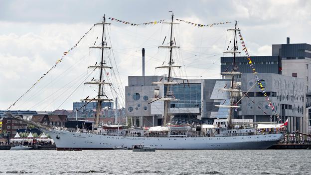 Dar Mlodziezy foran Musikkens Hus til Tall Ships Races i 2015. <i>Arkivfoto: Henning Bagger/Ritzau Scanpix</i>