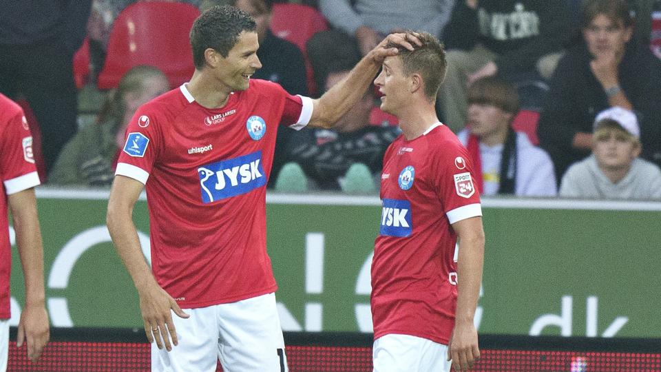 Nicklas Helenius og Rasmus Carstensen skal op mod enten HJK Helsinki eller NK Maribor i Europa League-playoffrunden. <i>Henning Bagger/Ritzau Scanpix</i>