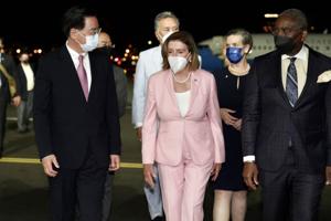 Pelosi er ankommet på omstridt besøg i Taiwan