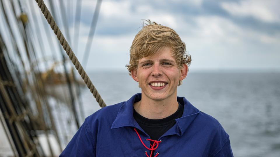 Efter to år som gymnasieelev er Rasmus Clausen nu igen elev på et skoleskib. George Stage skal være hans skole, hjem og arbejdsplads de næste 4-5 måneder, hvor skibet tager ham rundt i Europa. <i>Foto: Martél Andersen</i>