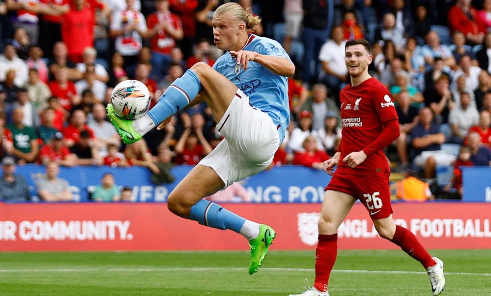 Erling Haaland står på søndag foran sin Premier League-debut for Manchester City. Allerede i sidste weekend fik nordmanden en forsmag på, hvad der venter, da han og City mødte Liverpool i Community Shield-kampen. <i>Andrew Boyers/Ritzau Scanpix</i>