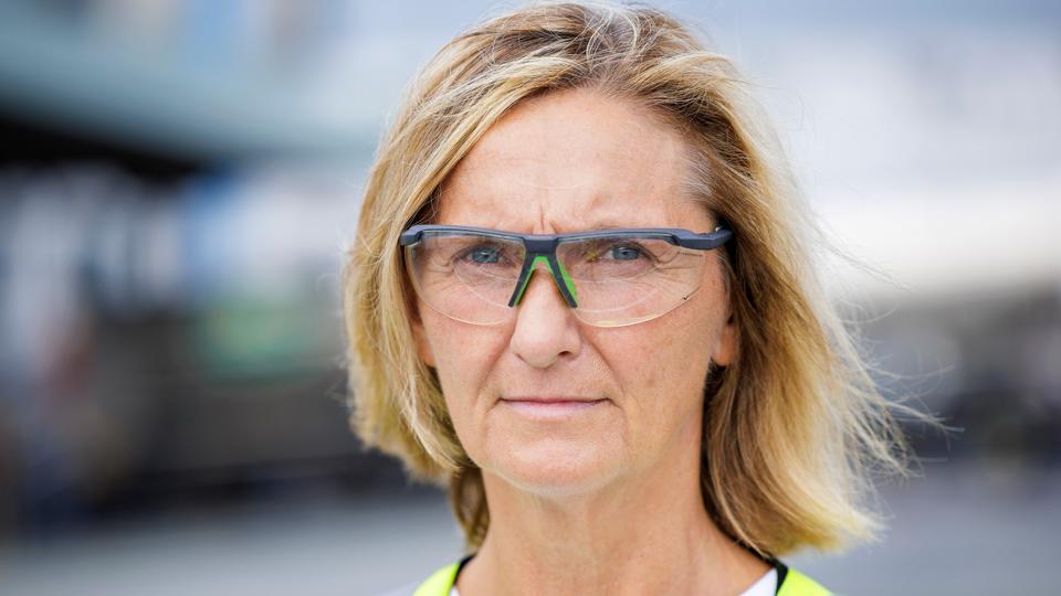 Om en måned håber fabrikschef Jonna Mortensen, Akafa, på, at prøvekøre en ny 100.000 liters olietank. Der er ingen garanti for fortsatte forsyninger af naturgas. <i>Foto: Henrik Bo</i>