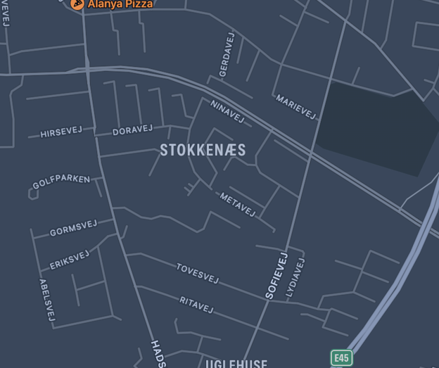 Hvis man havde glædet sig til udsigten over øhavet nord for Lolland, så bliver man nok skuffet, hvis navigationen sender bilen til Soffy Road. Stadions kvaliteter i øvrigt ufortalt. <i>Apples Maps</i>