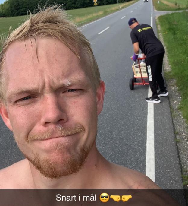 Daniel og Jacob kom forbi lidt af hvert undervejs på turen, men hele vejen var humøret højt og dyttene mange. <i>Privatfoto: Daniel Thomsen</i>
