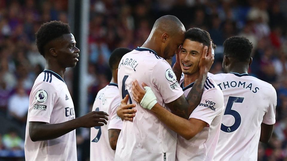 Arsenal spillede i sin lyserøde tredjetrøje i sæsonpremieren mod Crystal Palace. <i>David Klein/Reuters</i>