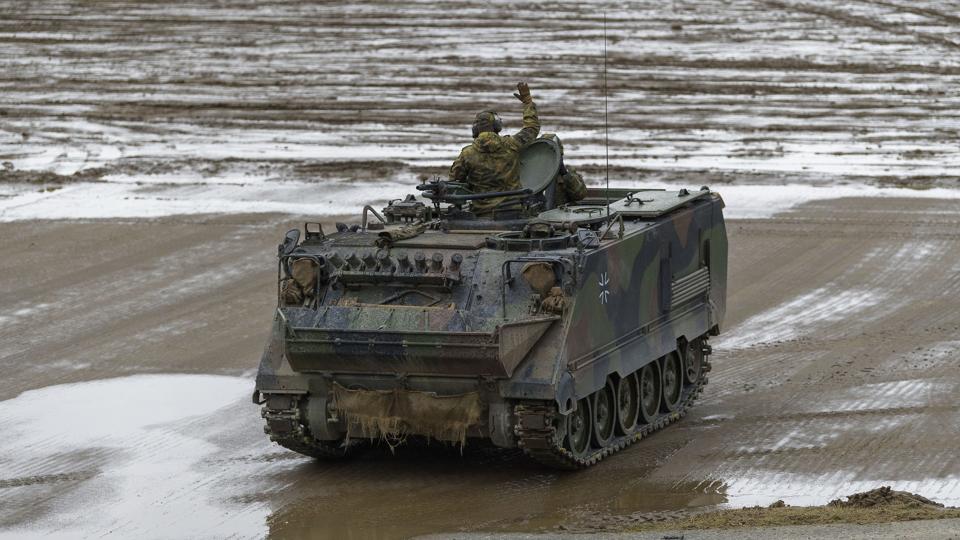 Kilder fortæller Reuters, at USA er ved at gøre klar til at sende pansrede køretøjer som det på billedet til Ukraine. (Arkivfoto). <i>Philipp Schulze/Ritzau Scanpix</i>