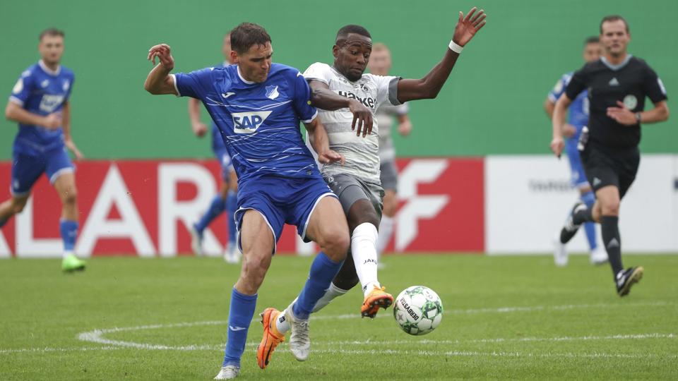 Robert Skov (tv.) - her i sidste uges pokalkamp - scorede til 1-0 for Hoffenheim. (Arkivfoto). <i>Friso Gentsch/Ritzau Scanpix</i>