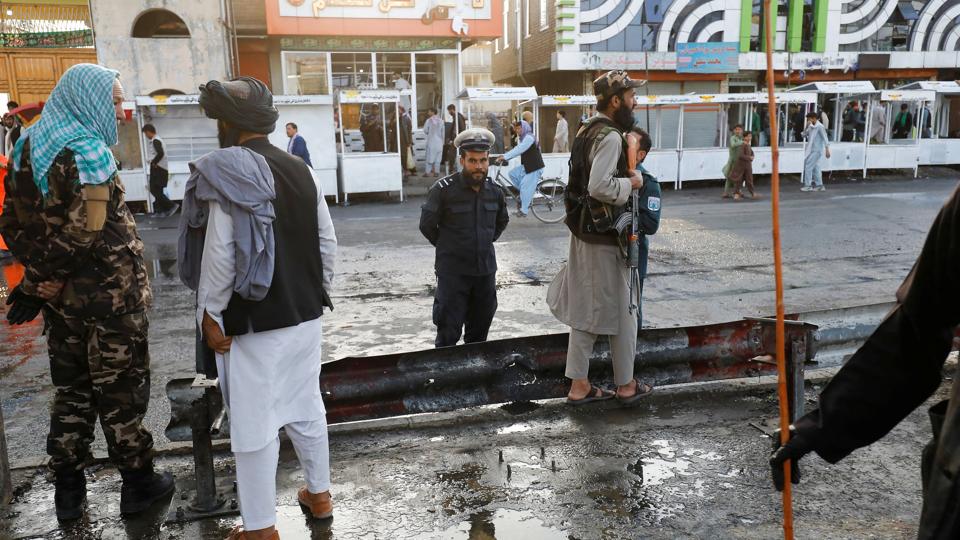 For anden dag i træk ramte et dødeligt angreb lørdag et hovedsageligt shiamuslimsk område i Kabul. <i>Ali Khara/Reuters</i>