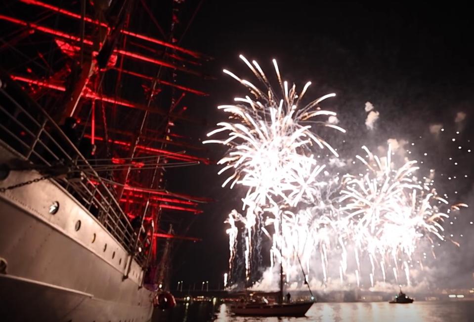Flot så det ud, gigant-fyrværkeriet til Tall Ships Race i Aalborg sent lørdag aften. <i>Foto: Martel Andersen</i>