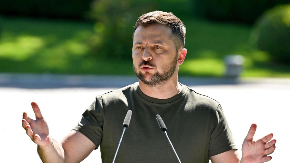 Ukraines præsident, Volodymyr Zelenskyj, kritiserede torsdag hårdt Amnesty for en rapport, hvor Ukraine blev anklaget for at sætte folks liv i fare. <i>Sergei Supinsky/Ritzau Scanpix</i>