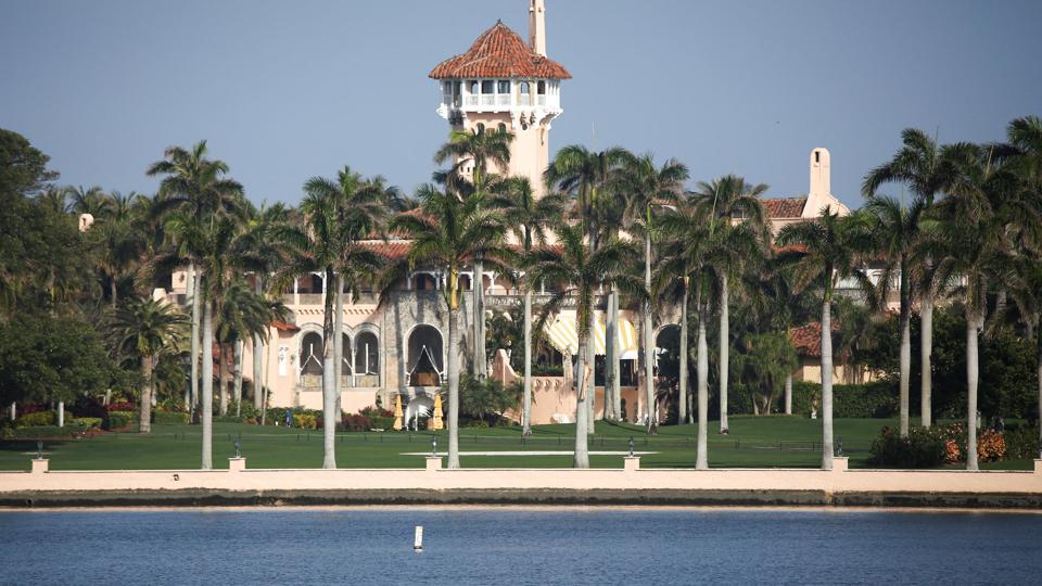 FBI-agenter har ifølge Donald Trump ransaget hans Mar-a-Lago-hjem i Palm Beach i Florida. (Arkivfoto). <i>Marco Bello/Reuters</i>