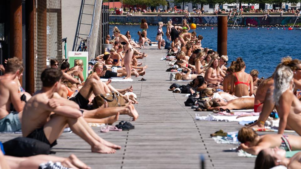 DMI oplyser, at årets sidste hedebølge vil ramme i weekenden. Det er især den sydlige del af landet, der kan få omkring 28 grader. (Arkivfoto). <i>Emil Helms/Ritzau Scanpix</i>